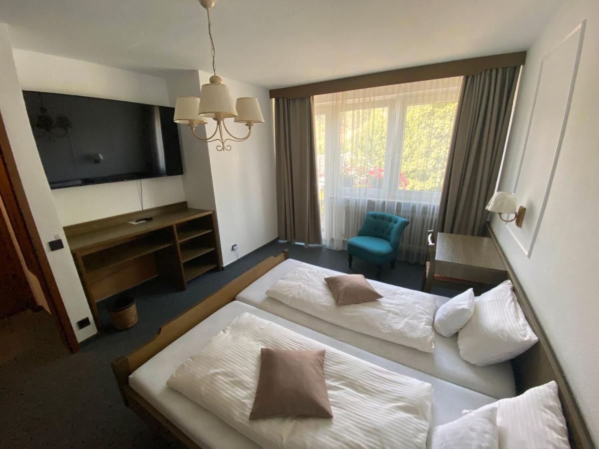 Hotel Altes Tor à Filsen Extérieur photo