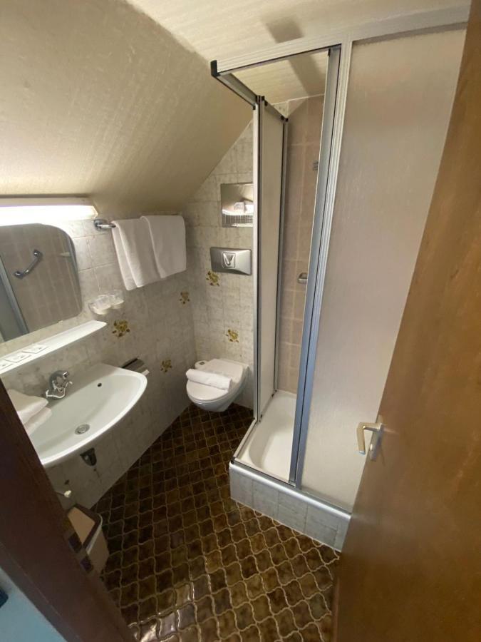 Hotel Altes Tor à Filsen Extérieur photo