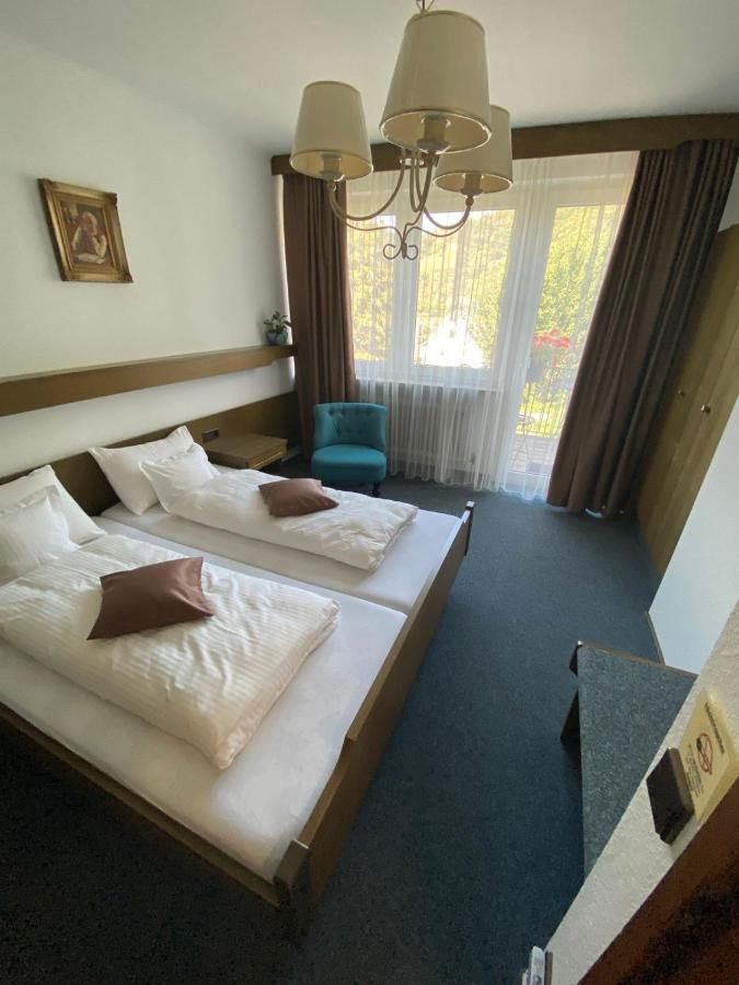 Hotel Altes Tor à Filsen Extérieur photo