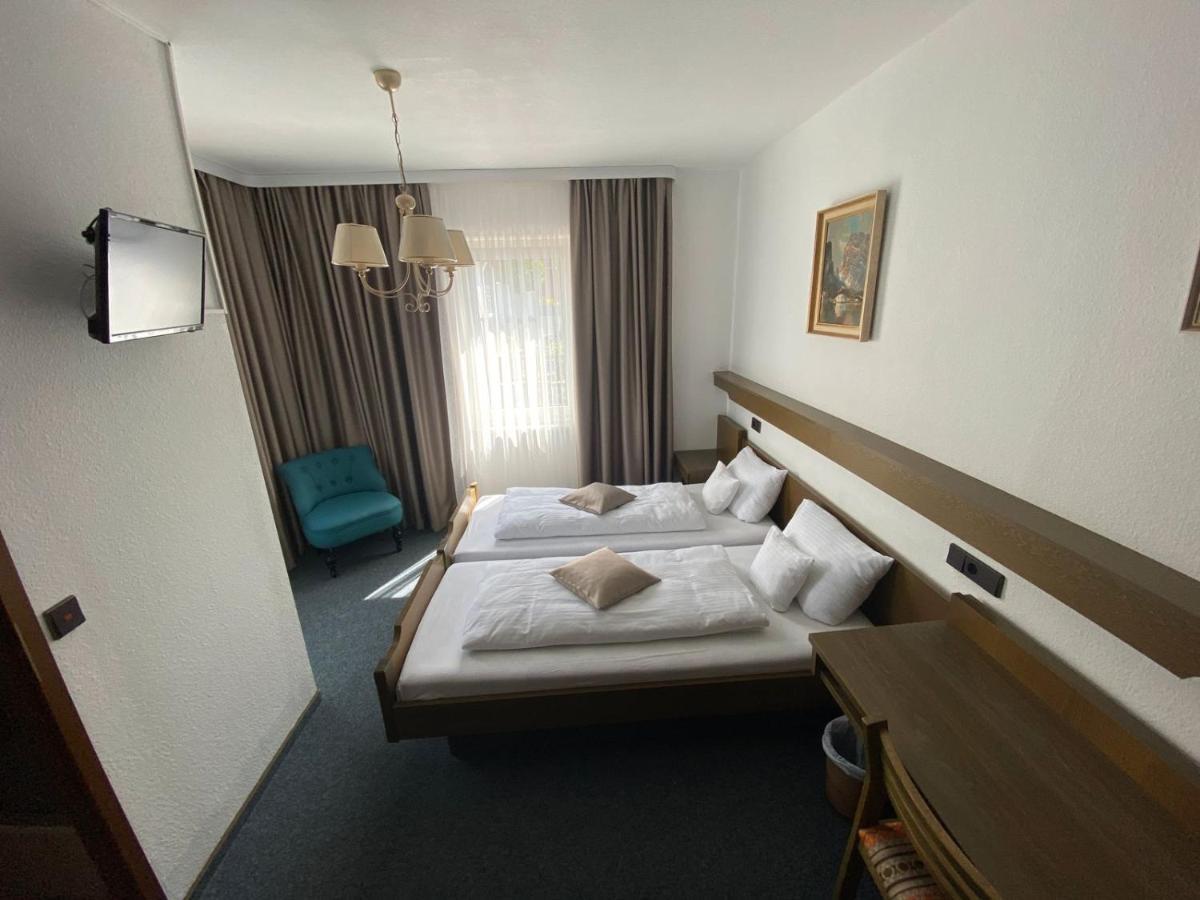 Hotel Altes Tor à Filsen Extérieur photo