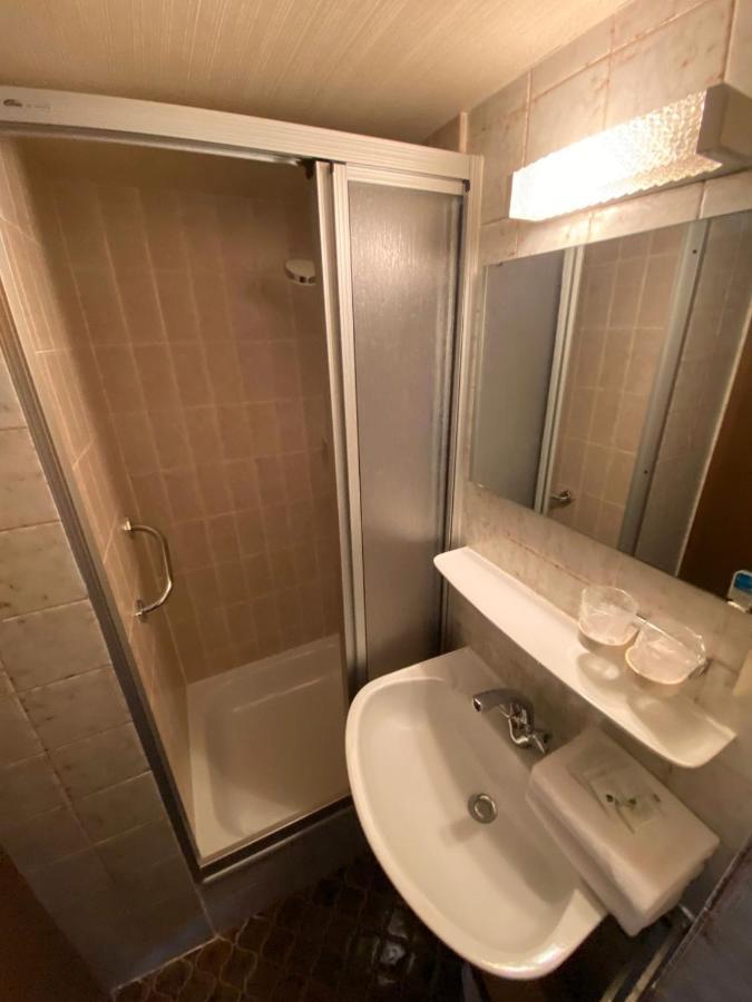 Hotel Altes Tor à Filsen Extérieur photo